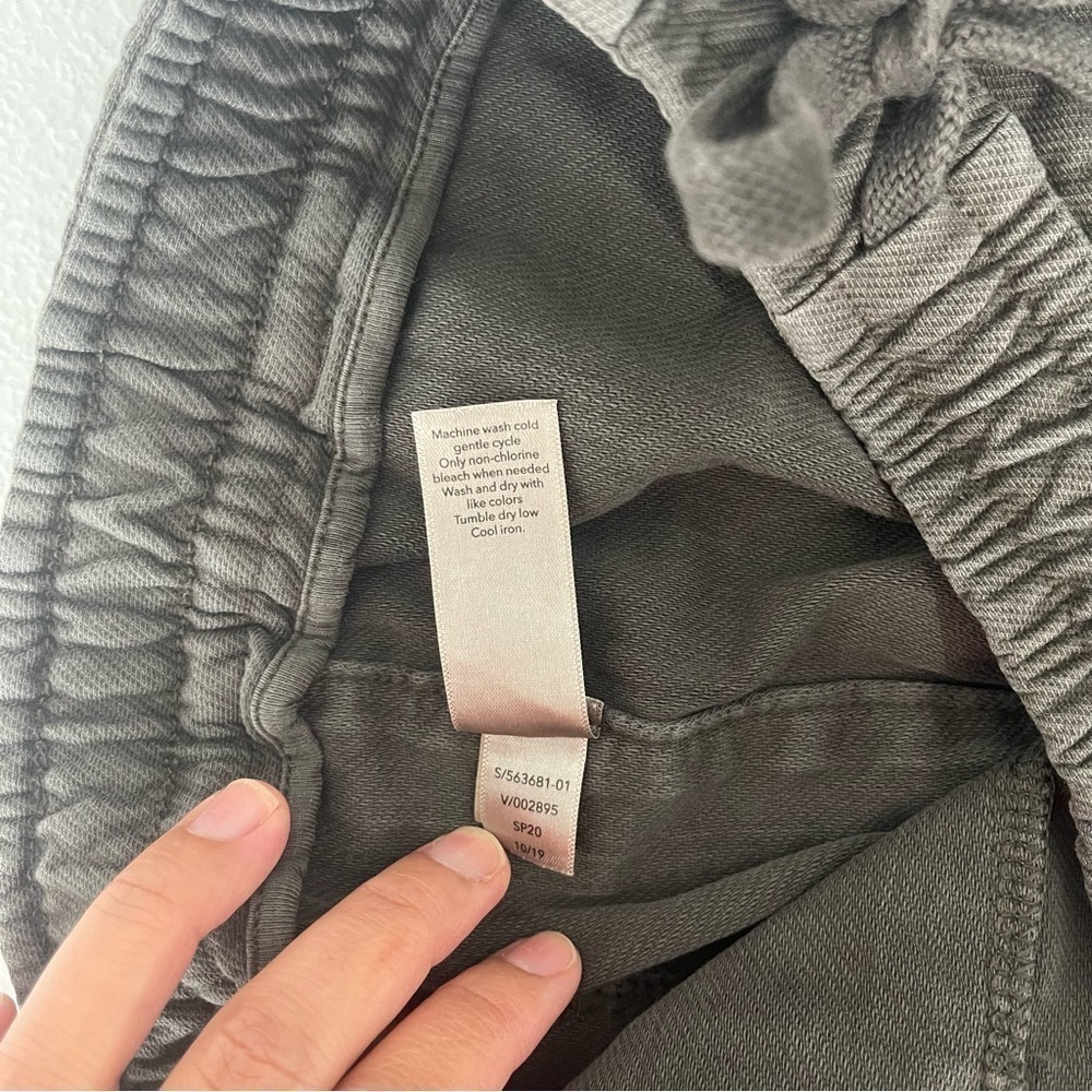 Athleta Cypress Green Elastic Waist Stretchy Pull On Farallon Bermuda Short - Picture 11 of 13
